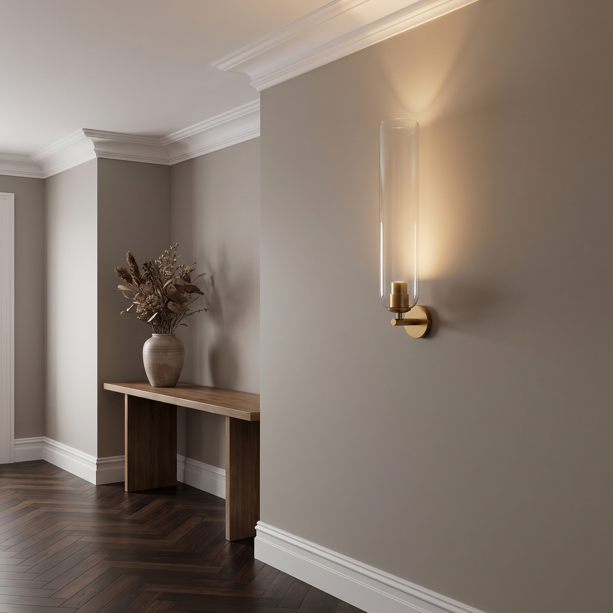Hoge cilindrische wandlamp met glazen kap