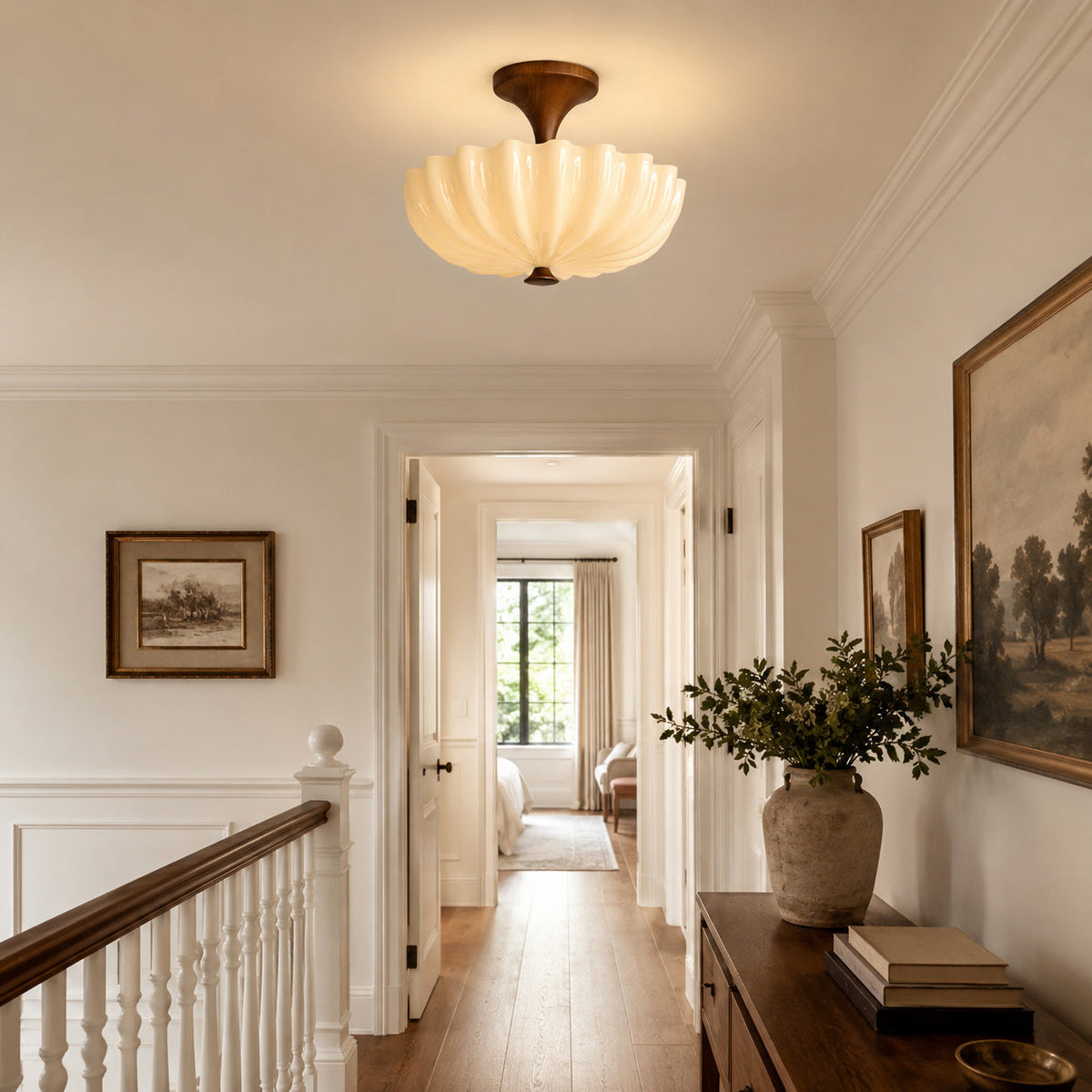Half-inbouwlamp van hout en glas met geschulpte rand