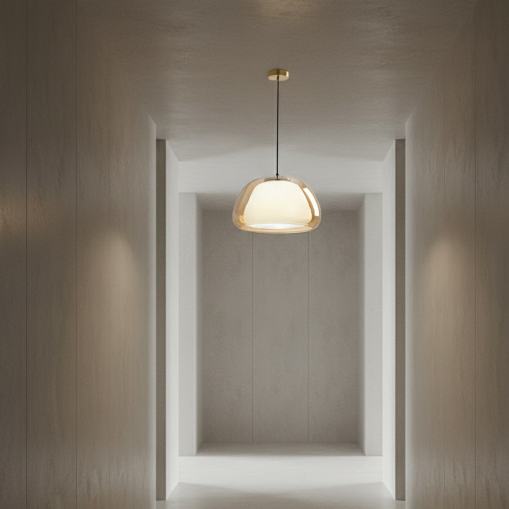 Hanglamp met getinte glazen koepel