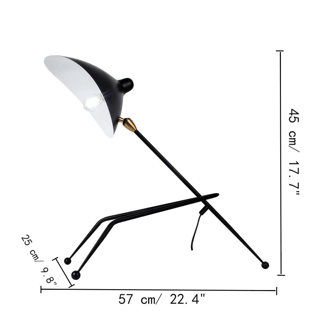 Moderne metalen driepoot tafellamp