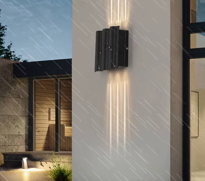 Moderne buitenwandlamp met meerdere koppen