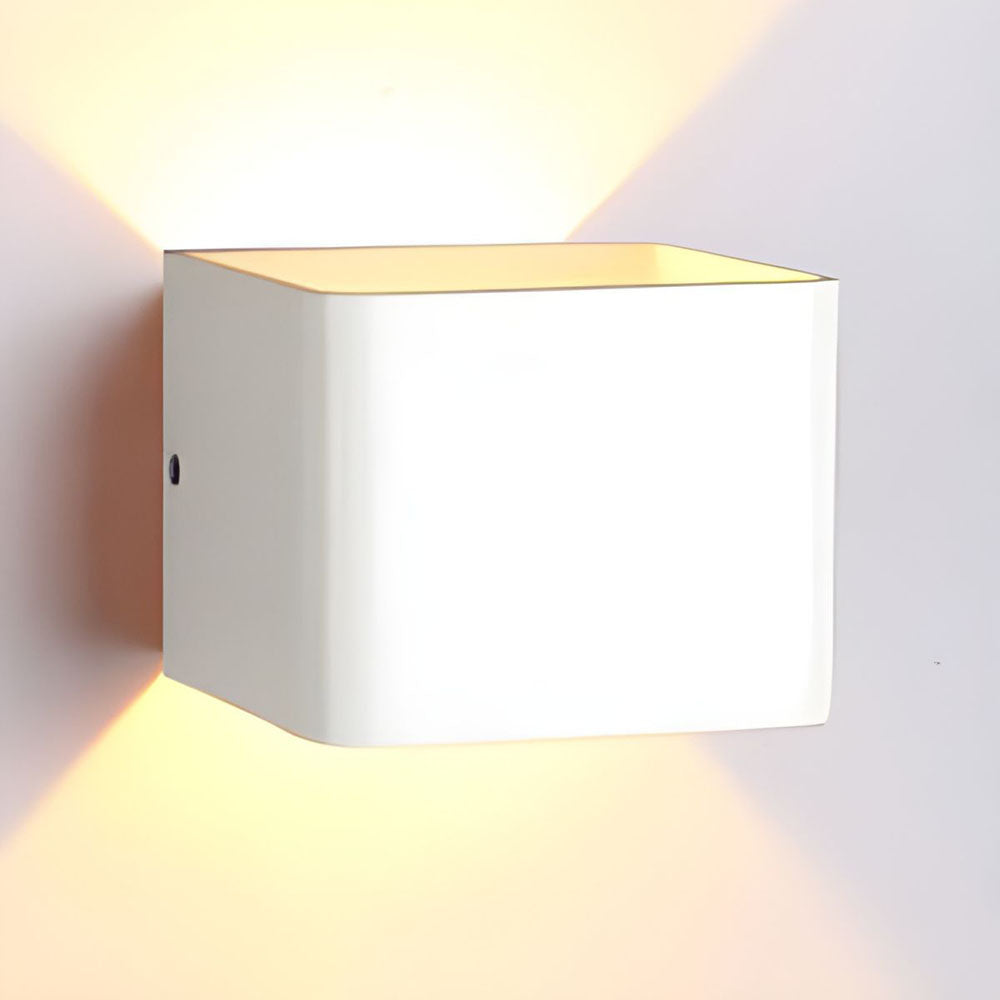 Kubusvormige wandlamp