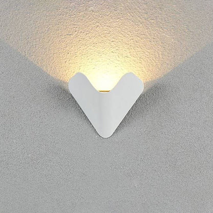 Minimalistische driehoekige metalen buitenmuurlamp