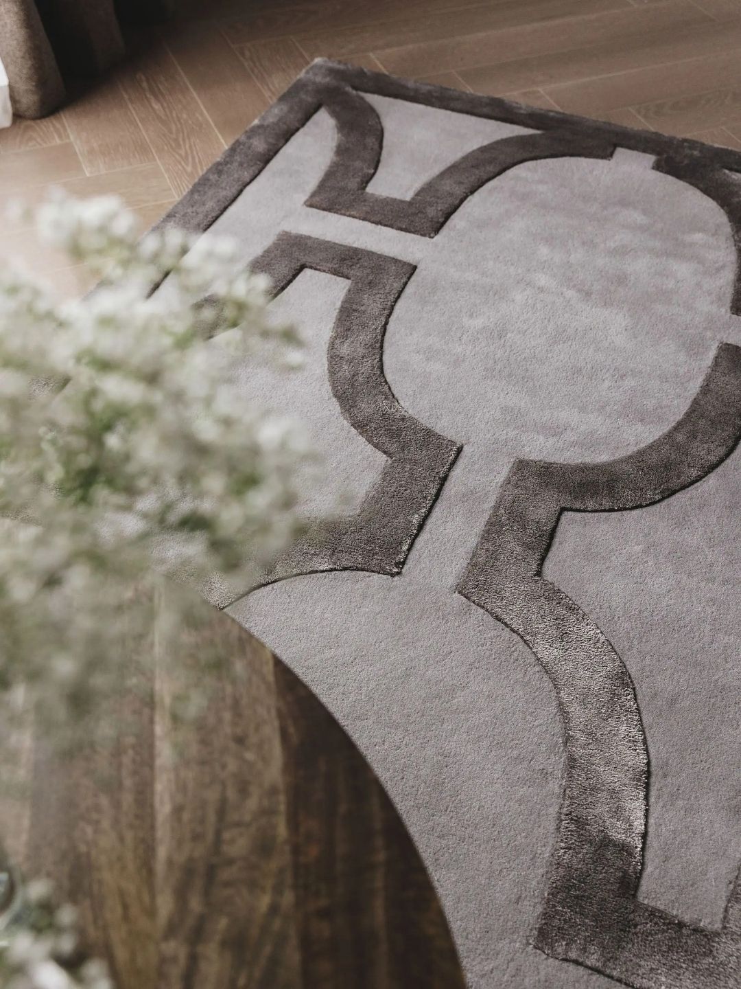 Crèmekleurig wollen vloerkleed woonkamerontwerp