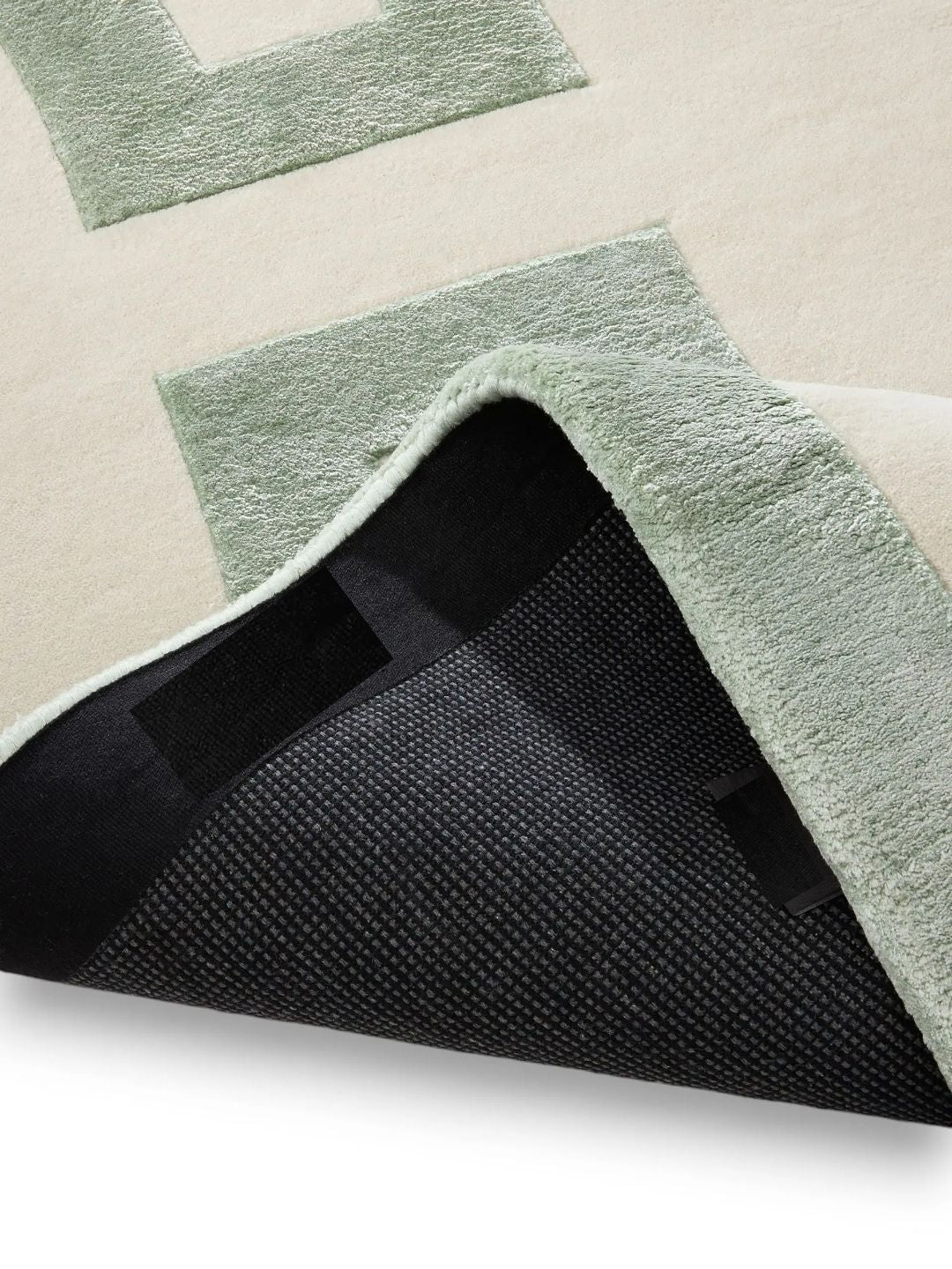 Crèmekleurig wollen vloerkleed woonkamerontwerp