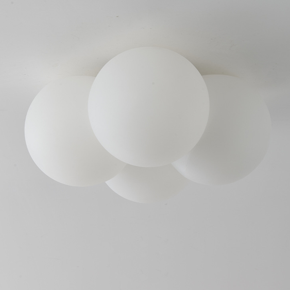 Noordse plafondlamp geïnspireerd op wolken