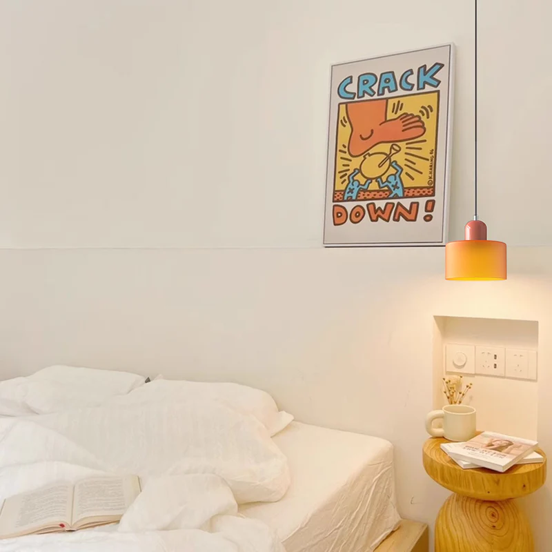 Kleine glazen hanglamp in Bauhaus-stijl