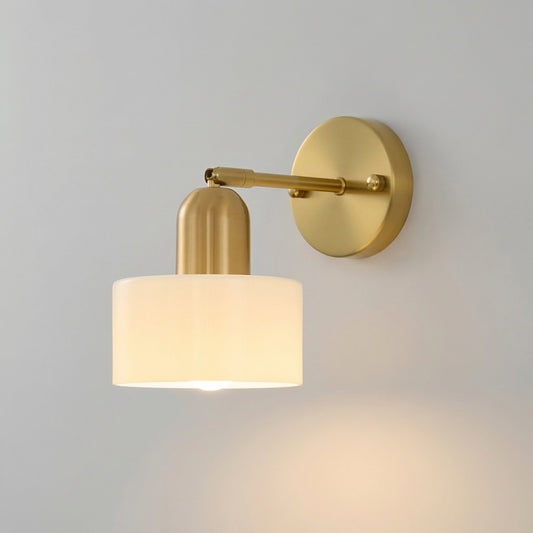 Kleurrijke glazen wandlamp in Bauhaus-stijl