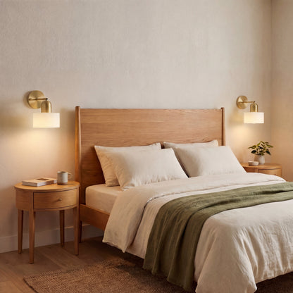 Kleurrijke glazen wandlamp in Bauhaus-stijl