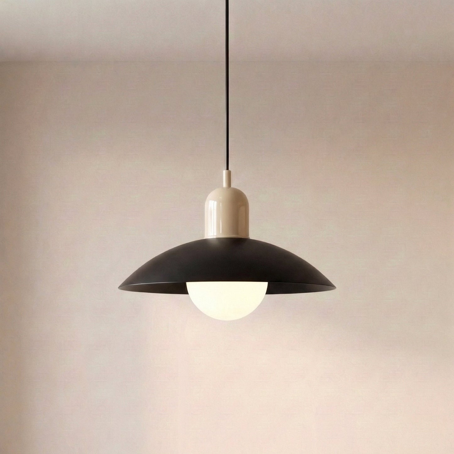 Moderne hanglamp met kleurontwerp