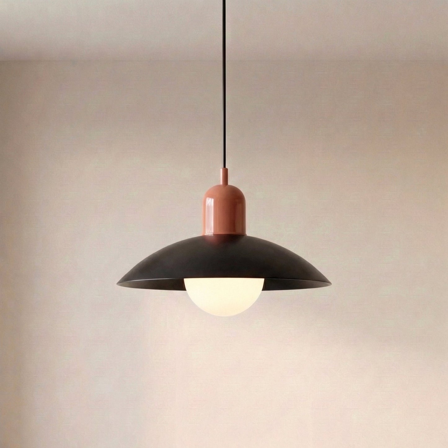 Moderne hanglamp met kleurontwerp