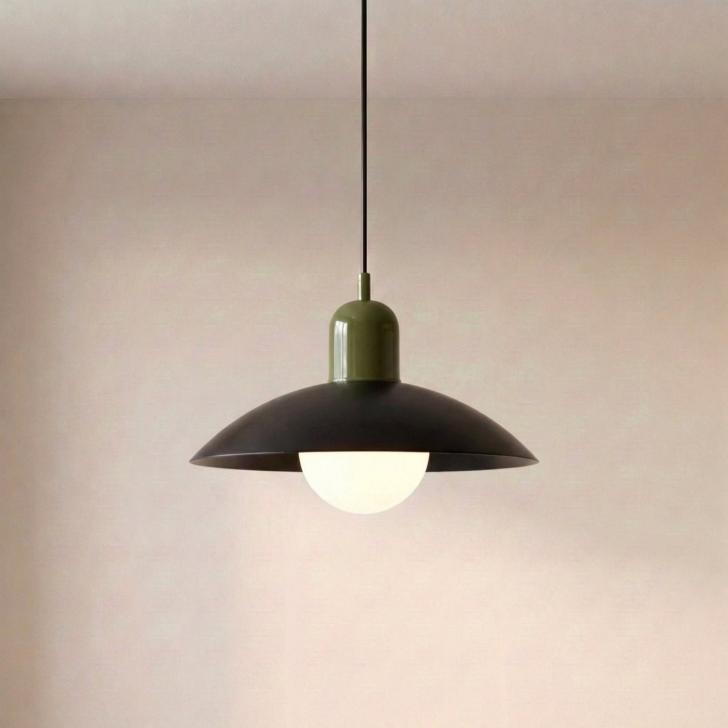 Moderne hanglamp met kleurontwerp