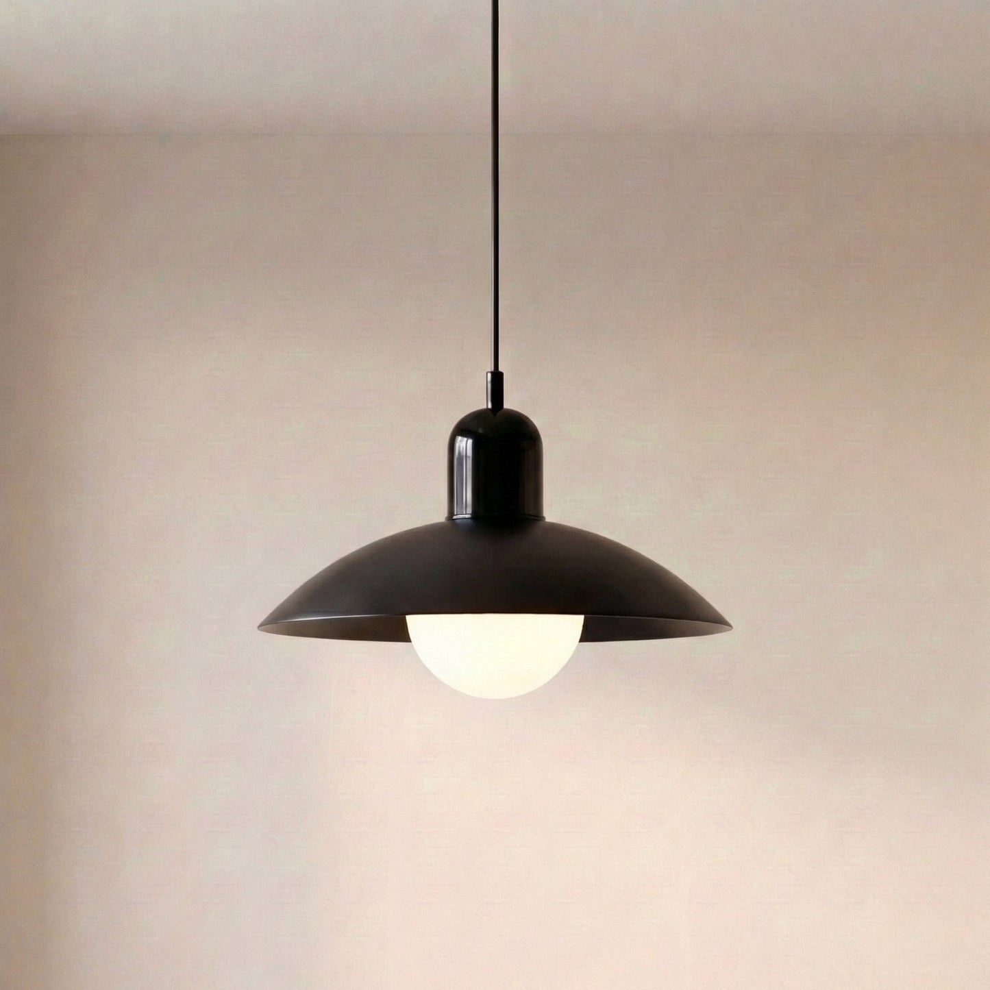 Moderne hanglamp met kleurontwerp