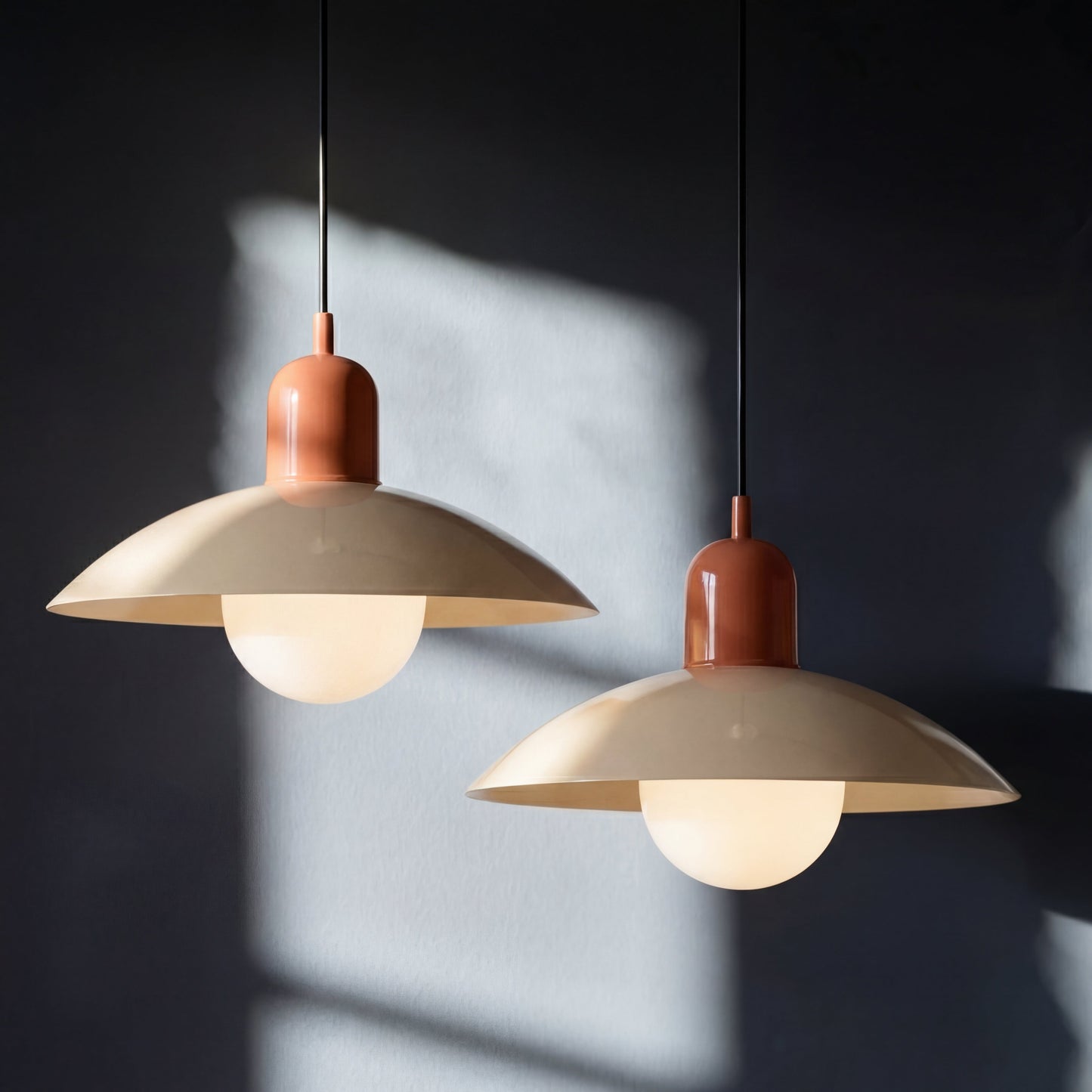 Moderne hanglamp met kleurontwerp