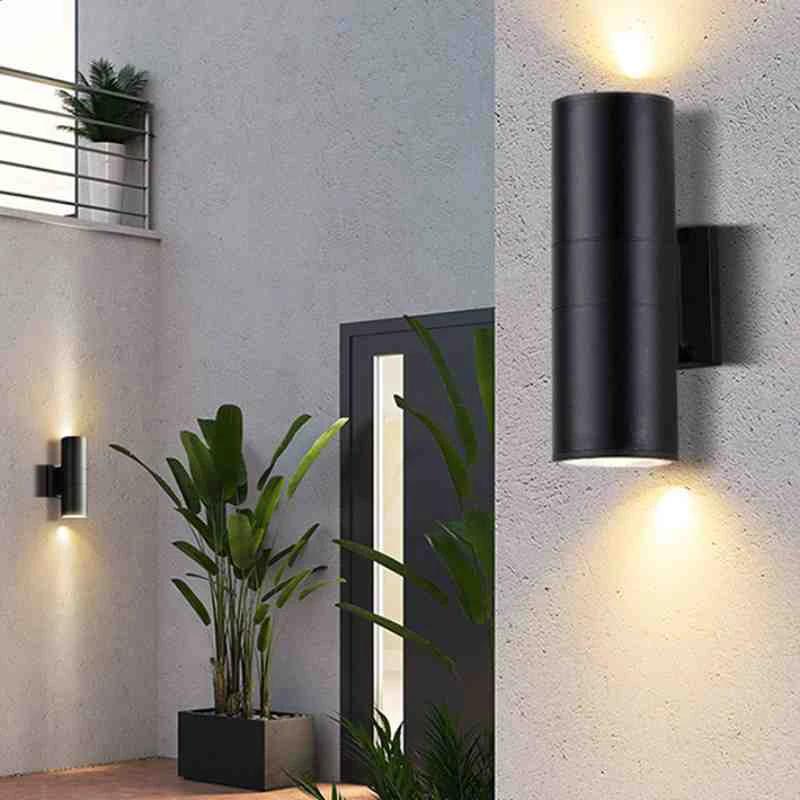 Moderne waterdichte LED-buitenmuurverlichting met op- en neerwaartse lichtbundel