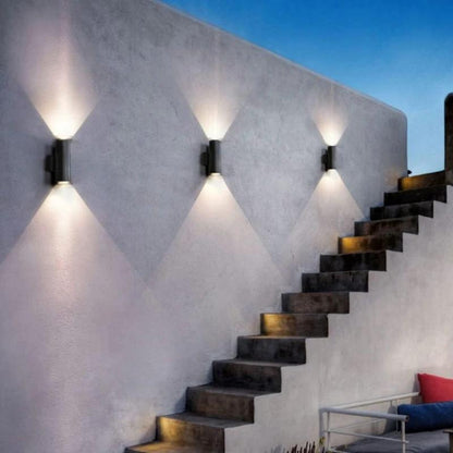 Moderne waterdichte LED-buitenmuurverlichting met op- en neerwaartse lichtbundel
