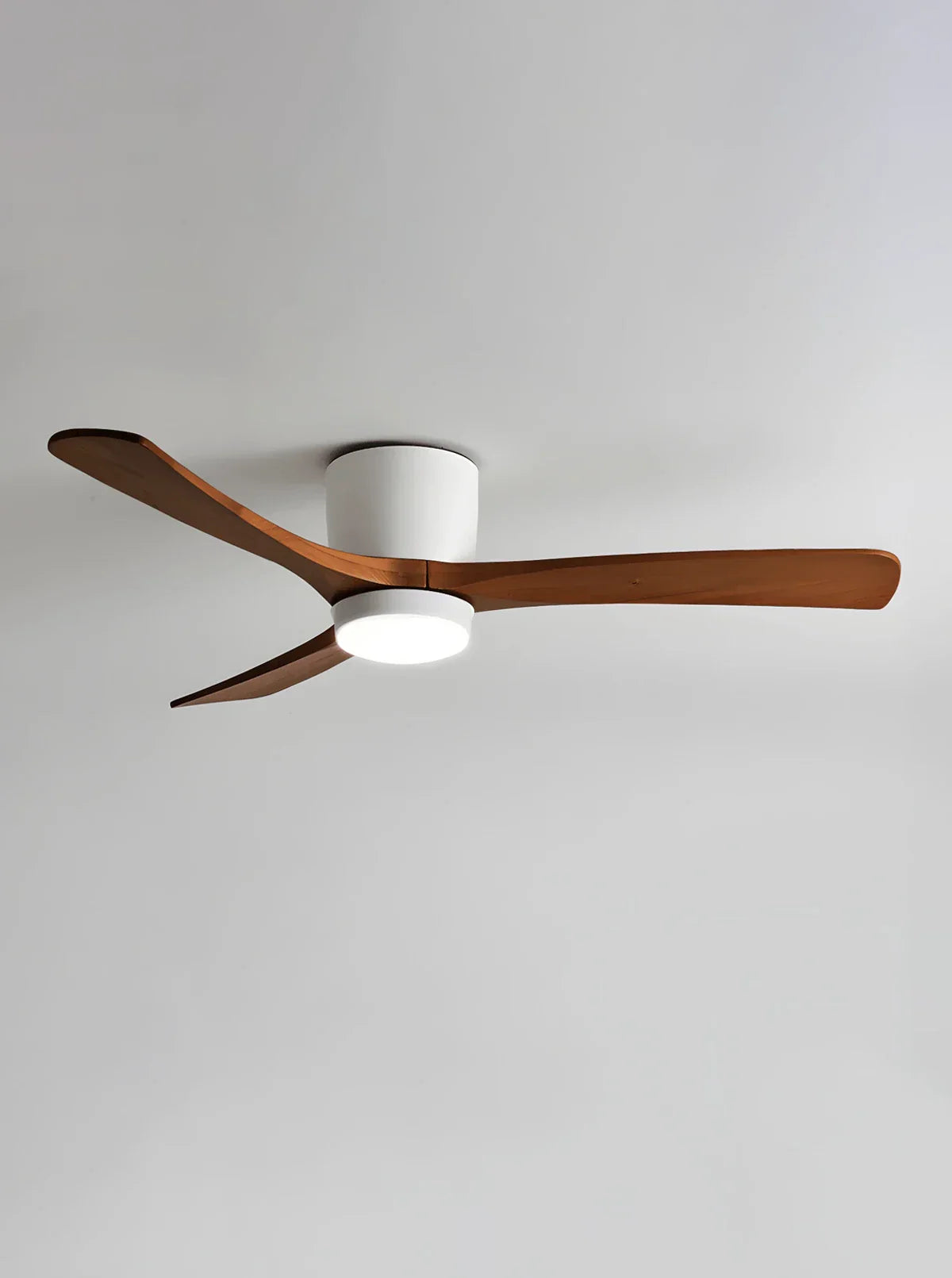 Moderne houten propeller plafondventilator met licht