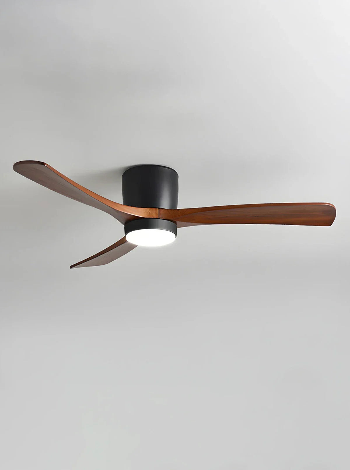 Moderne houten propeller plafondventilator met licht