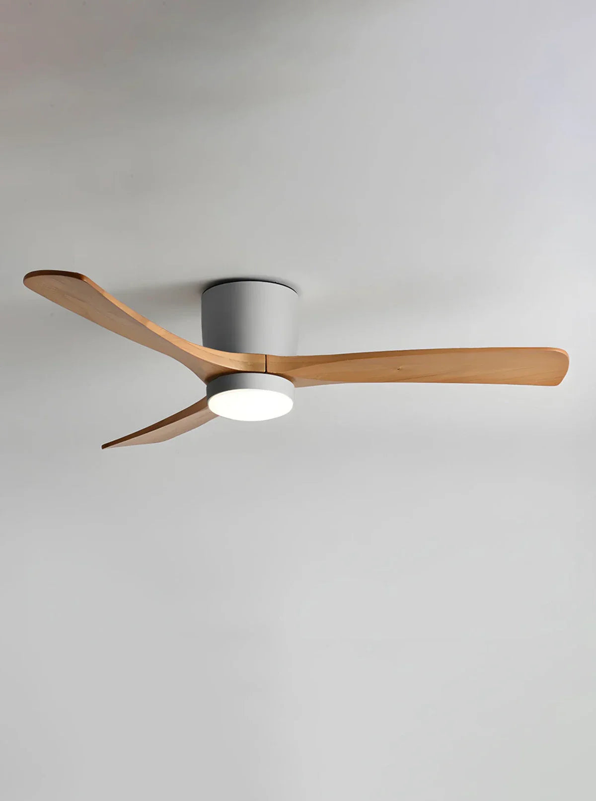 Moderne houten propeller plafondventilator met licht