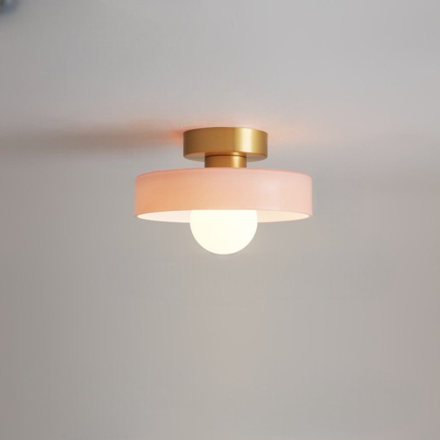 Moderne plafondlamp in Bauhaus-stijl
