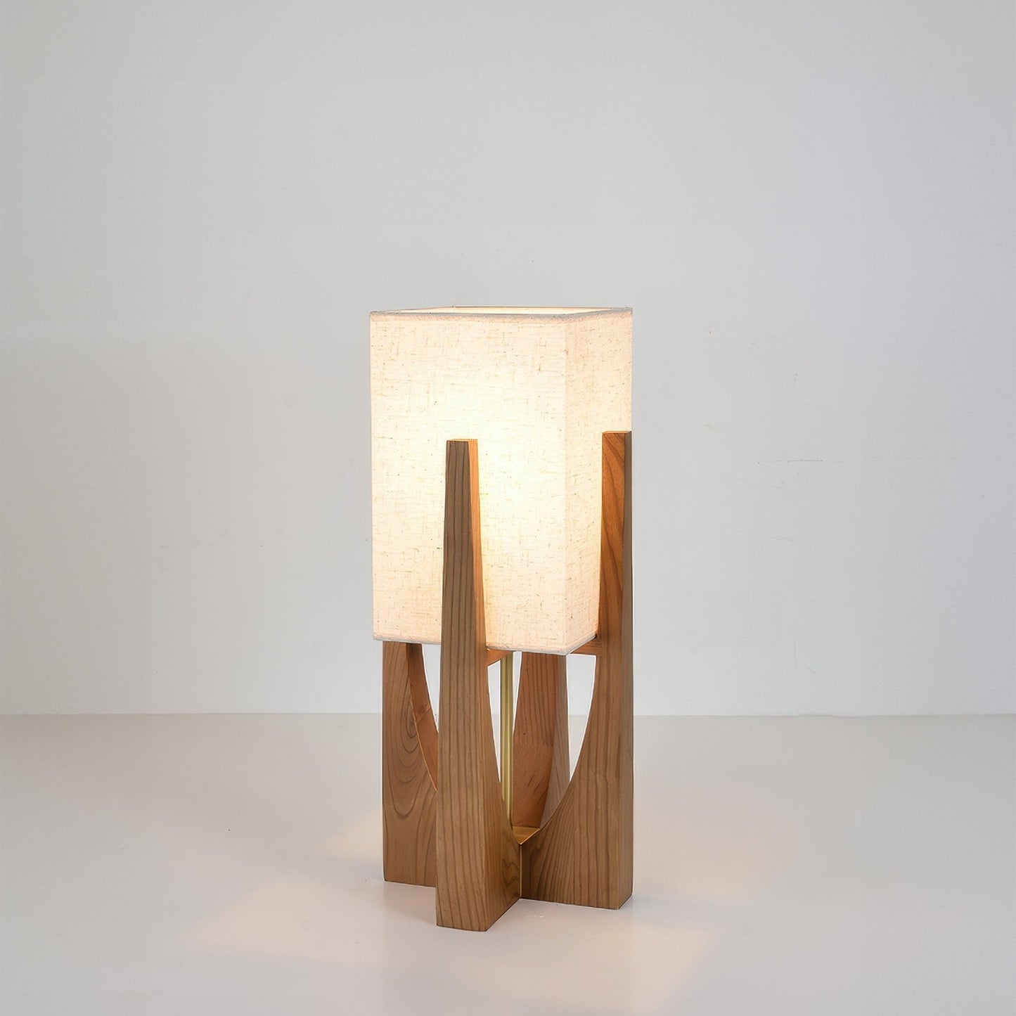 Minimalistische houten vloerlamp