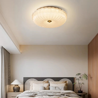 Moderne plafondlamp van geribbeld glas