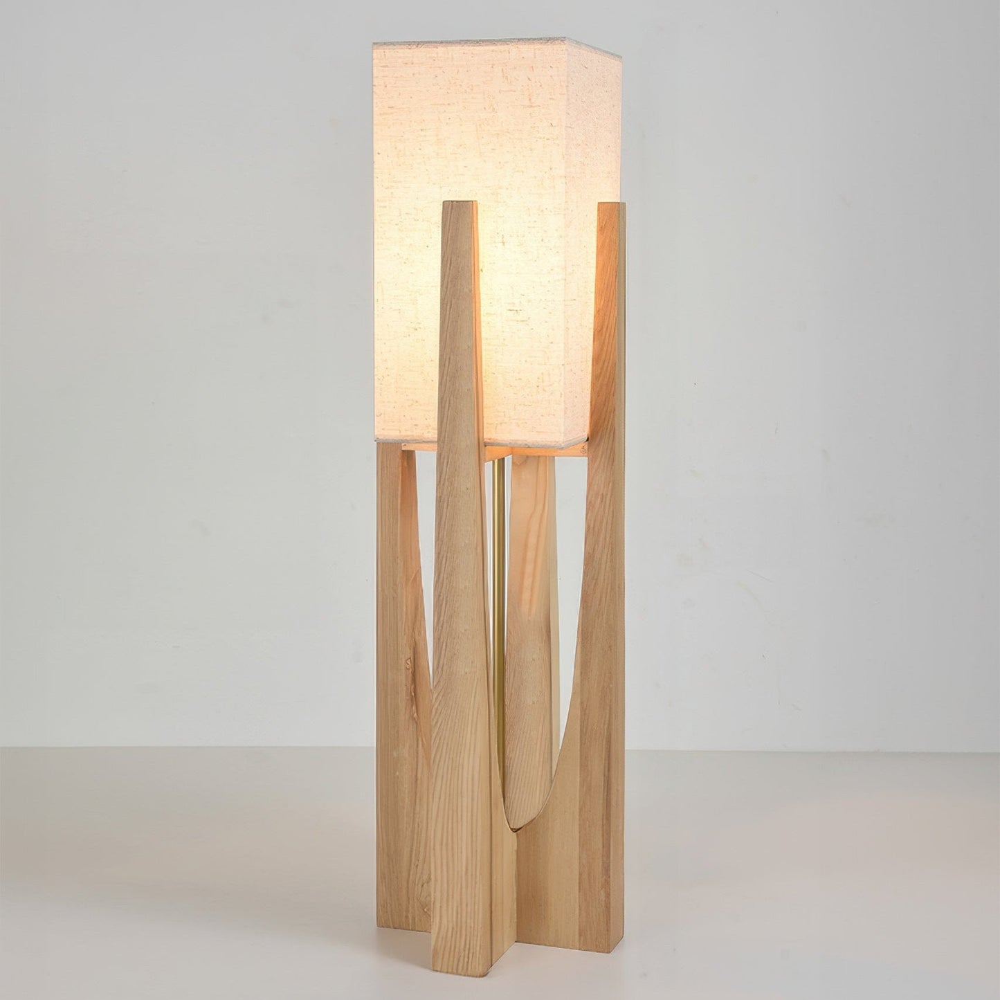 Minimalistische houten vloerlamp