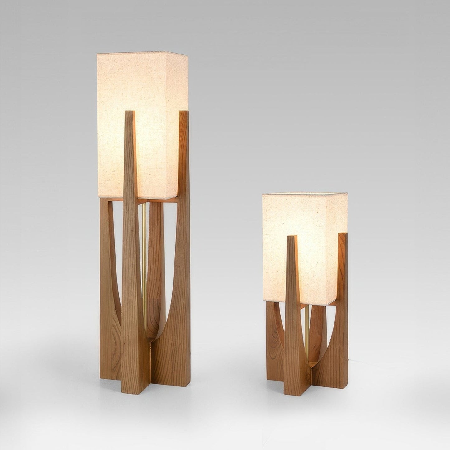 Minimalistische houten vloerlamp