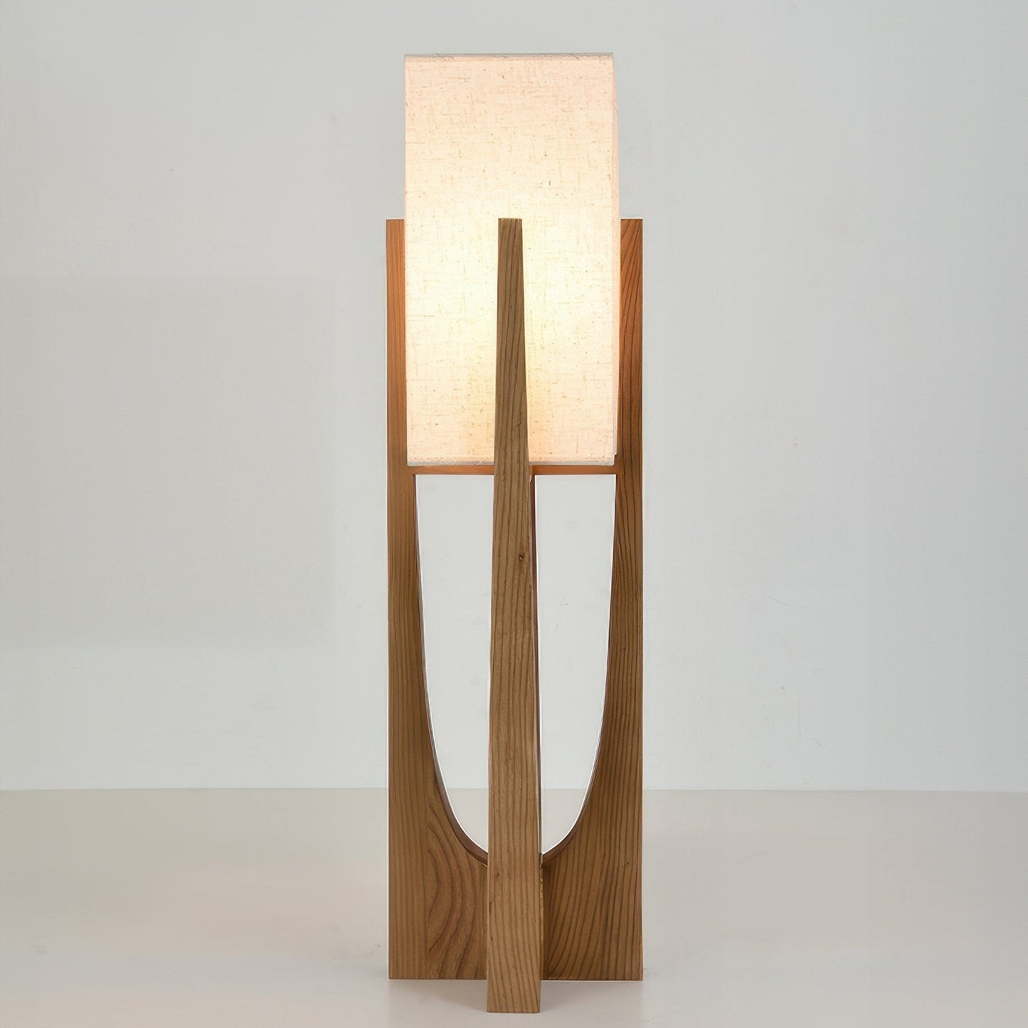 Minimalistische houten vloerlamp