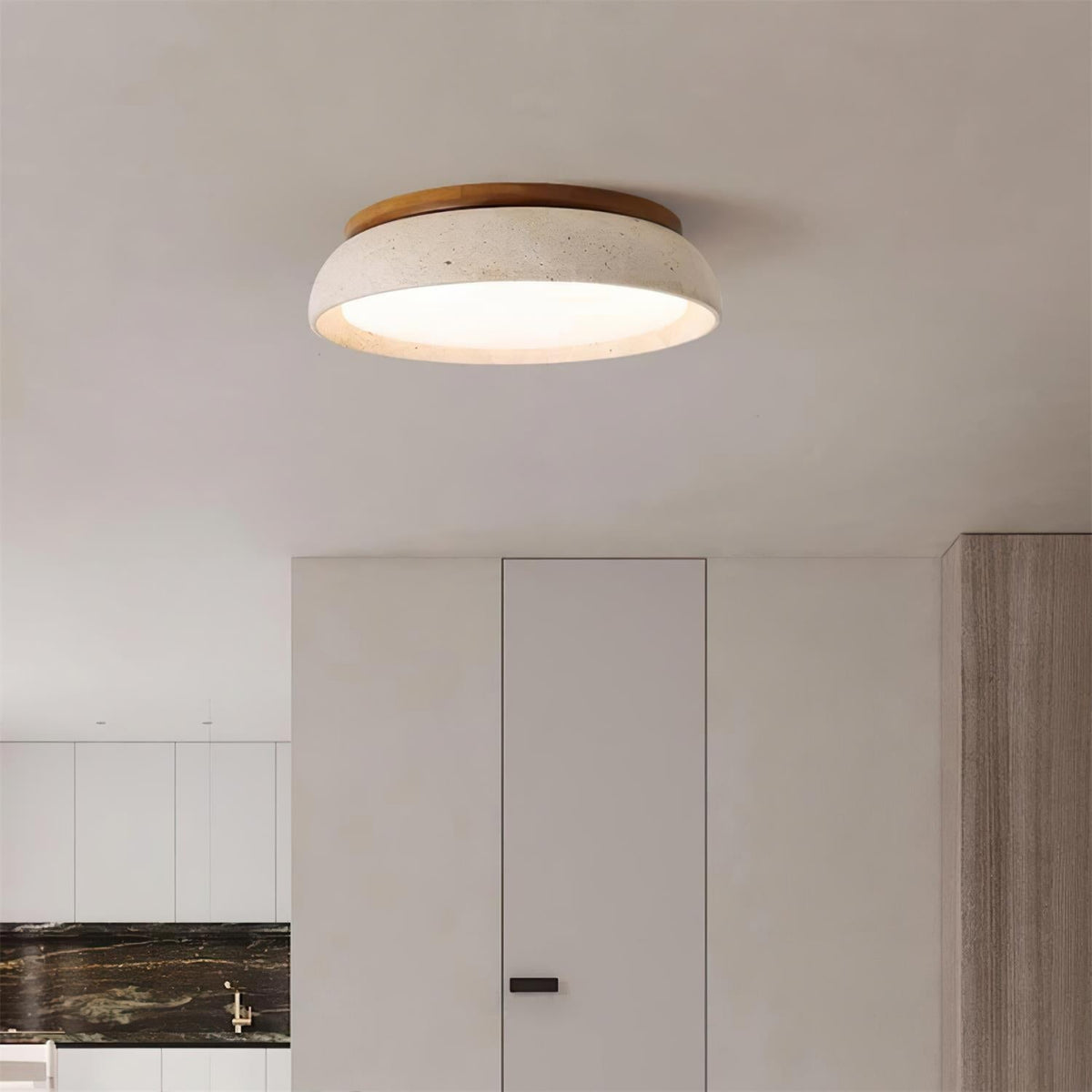 Moderne travertijnen led-plafondlamp