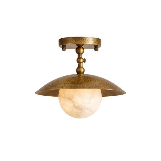 Platte plafondlamp met gehamerde koepel