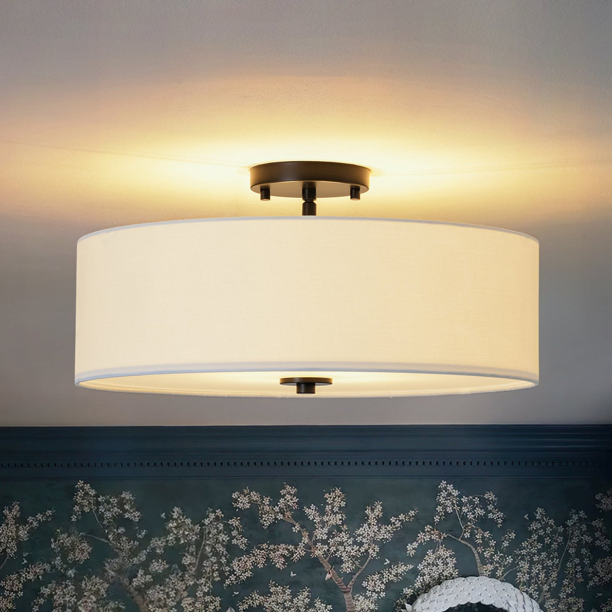 Half-inbouwlamp met witte linnen kap in trommelvorm