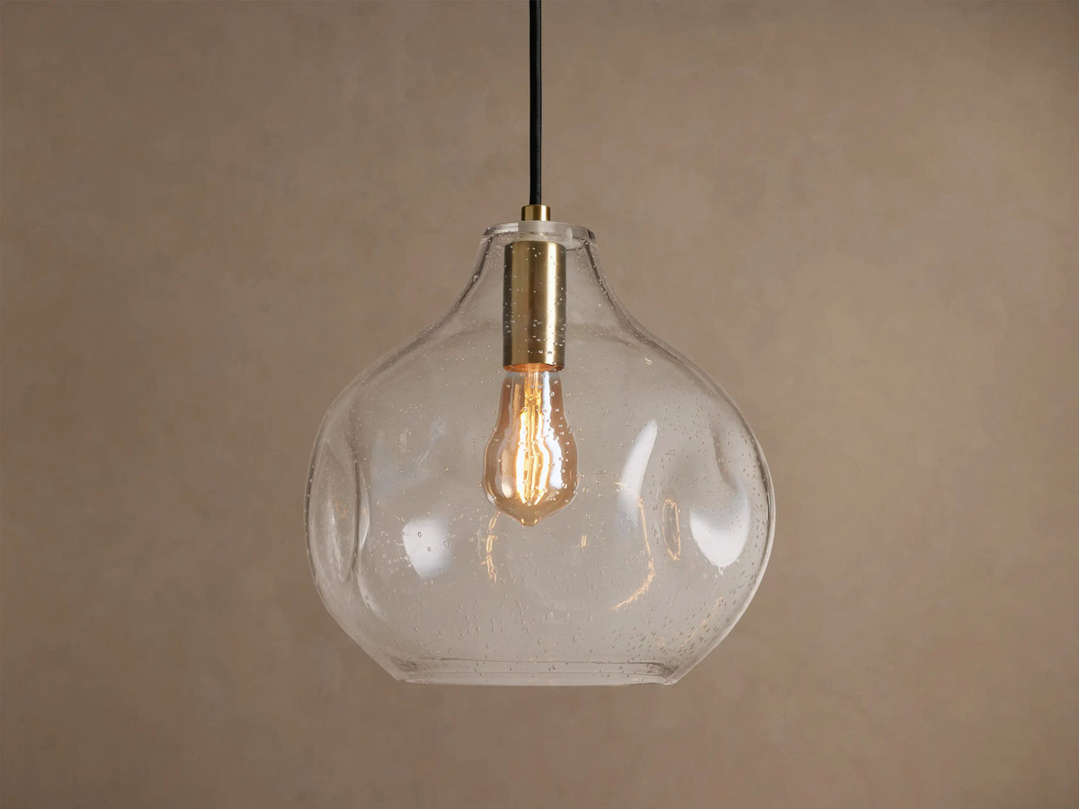 Hanglamp met bolvormige glazen kap met luchtbelletjes