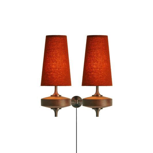 Wandlamp met stekker van walnoot en messing