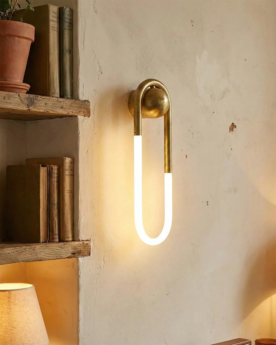 Ovale wandlamp van acrylbuis