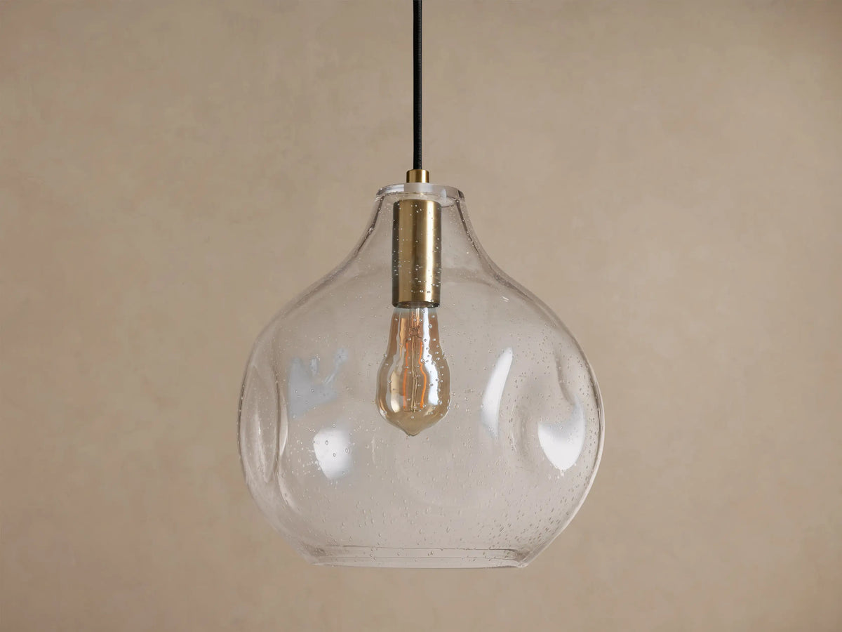 Hanglamp met bolvormige glazen kap met luchtbelletjes