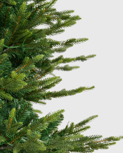 Skovra Classic PE/PVC 12ft voorverlichte kerstboom