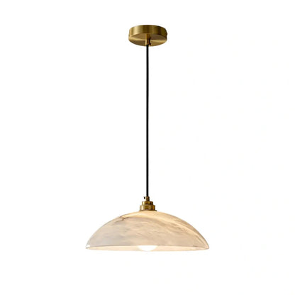 Hanglamp met koepel van gesneden albast en messing