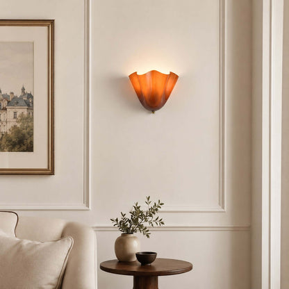 Wandlamp met gedrapeerd glas