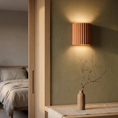 Wandlamp met geribbelde zuil