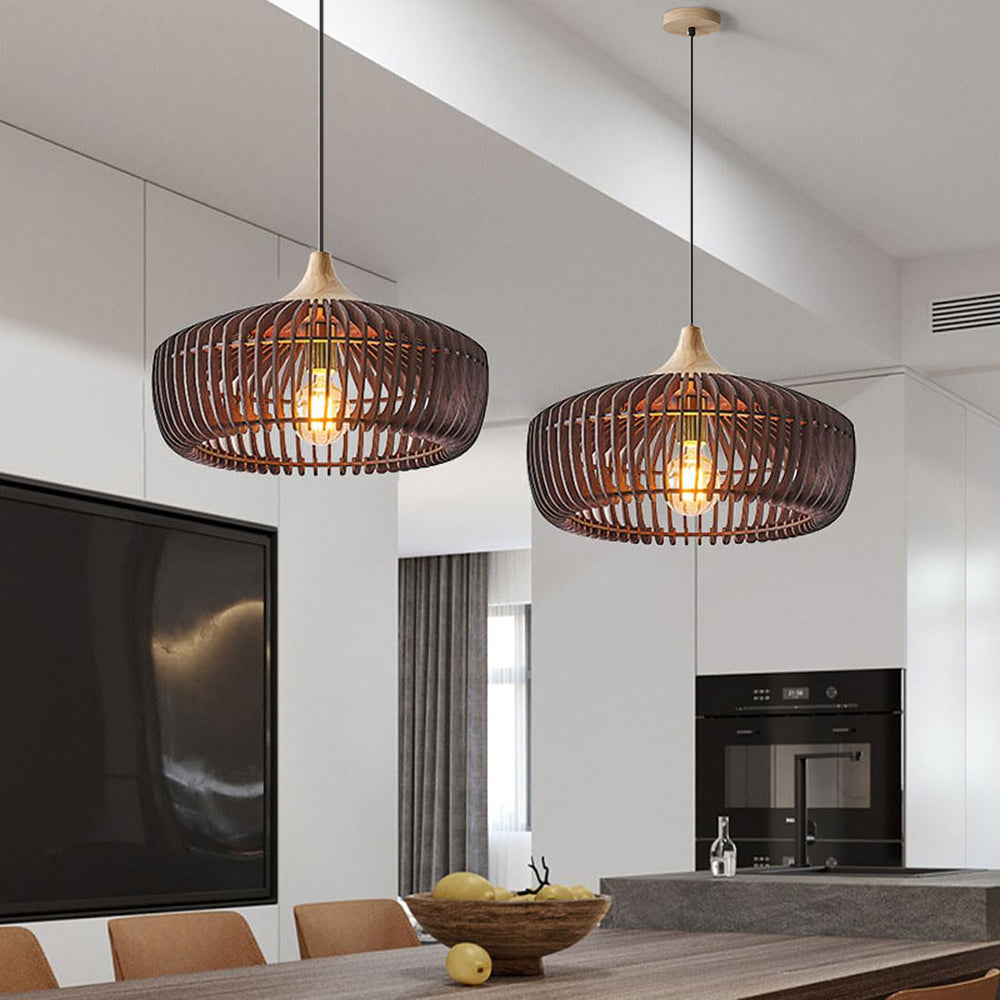 Hanglamp met geribbelde houten koepel