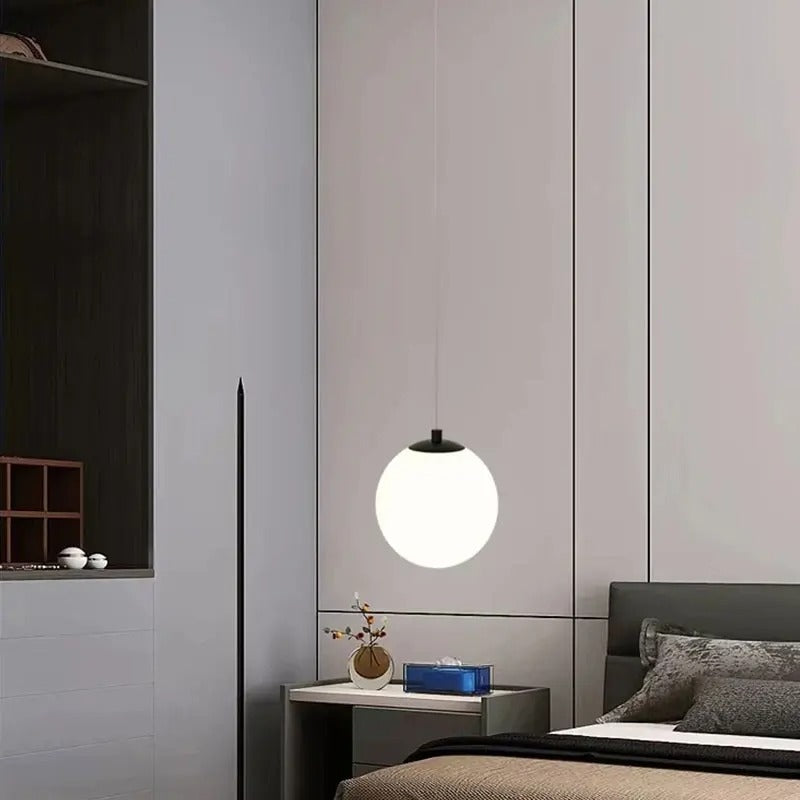 Solvara Nordic hanglamp met opalen glazen bol