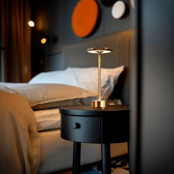 Korvath minimalistische aluminium tafellamp