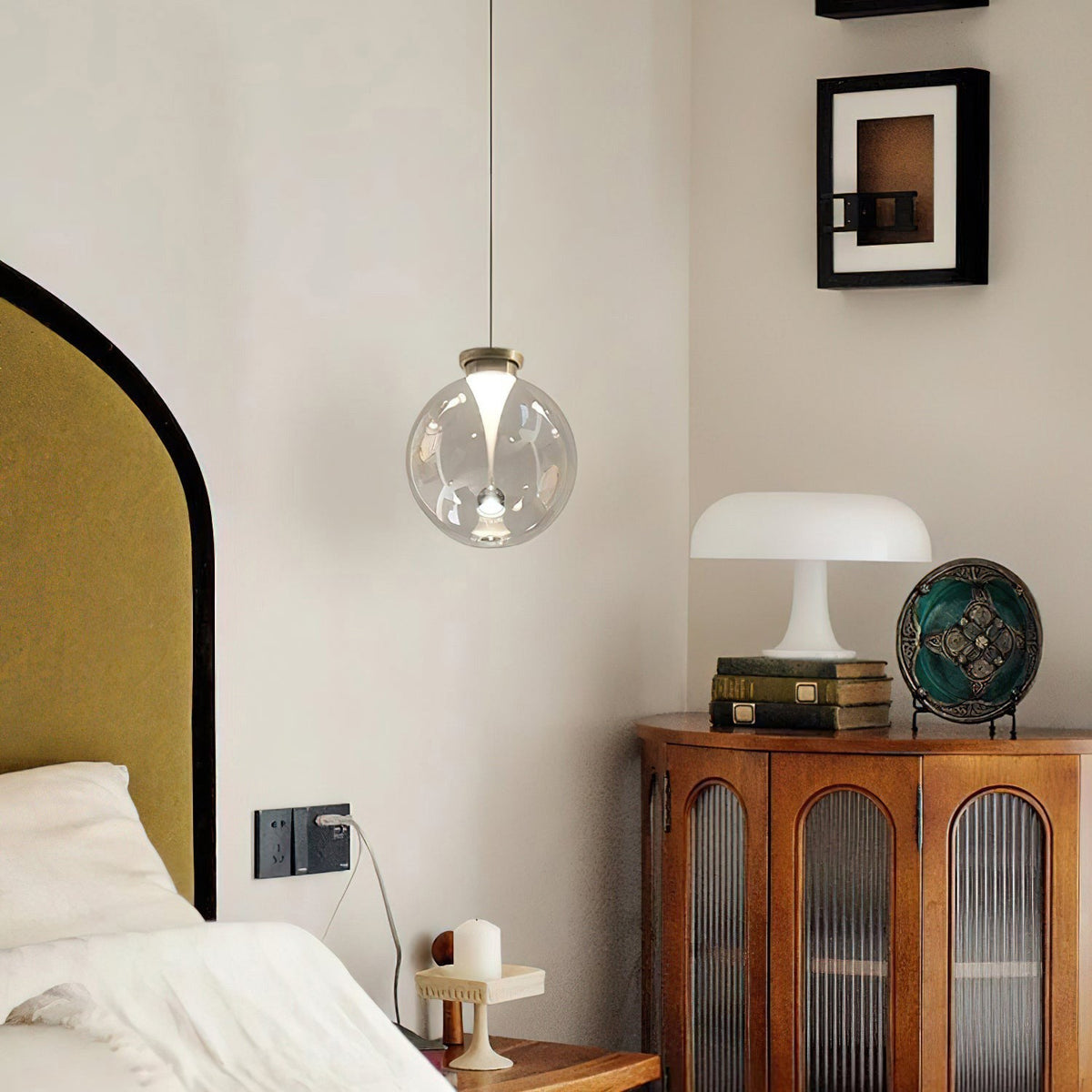 Hanglamp met bol van getint glas