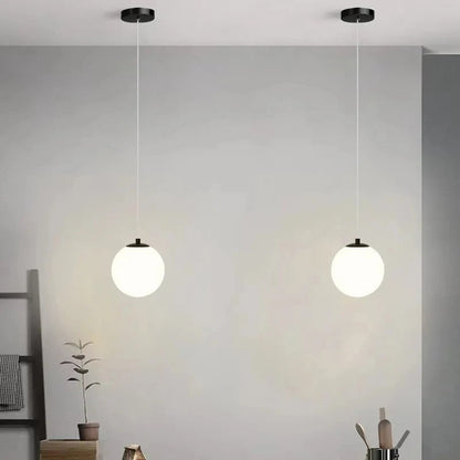 Solvara Nordic hanglamp met opalen glazen bol