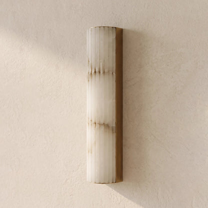 Minimalistische gegroefde albasten wandlamp Rivenna