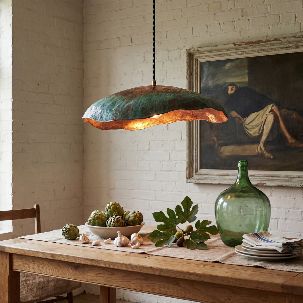 Golvende koperen hanglamp in schijfvorm