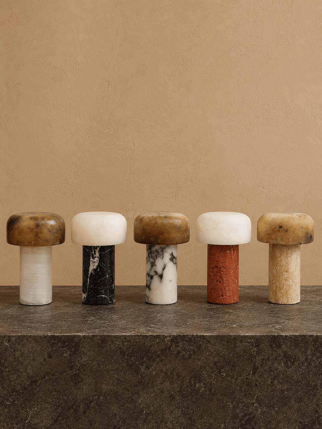 Brenvale wabi-sabi-tafellamp van travertijn