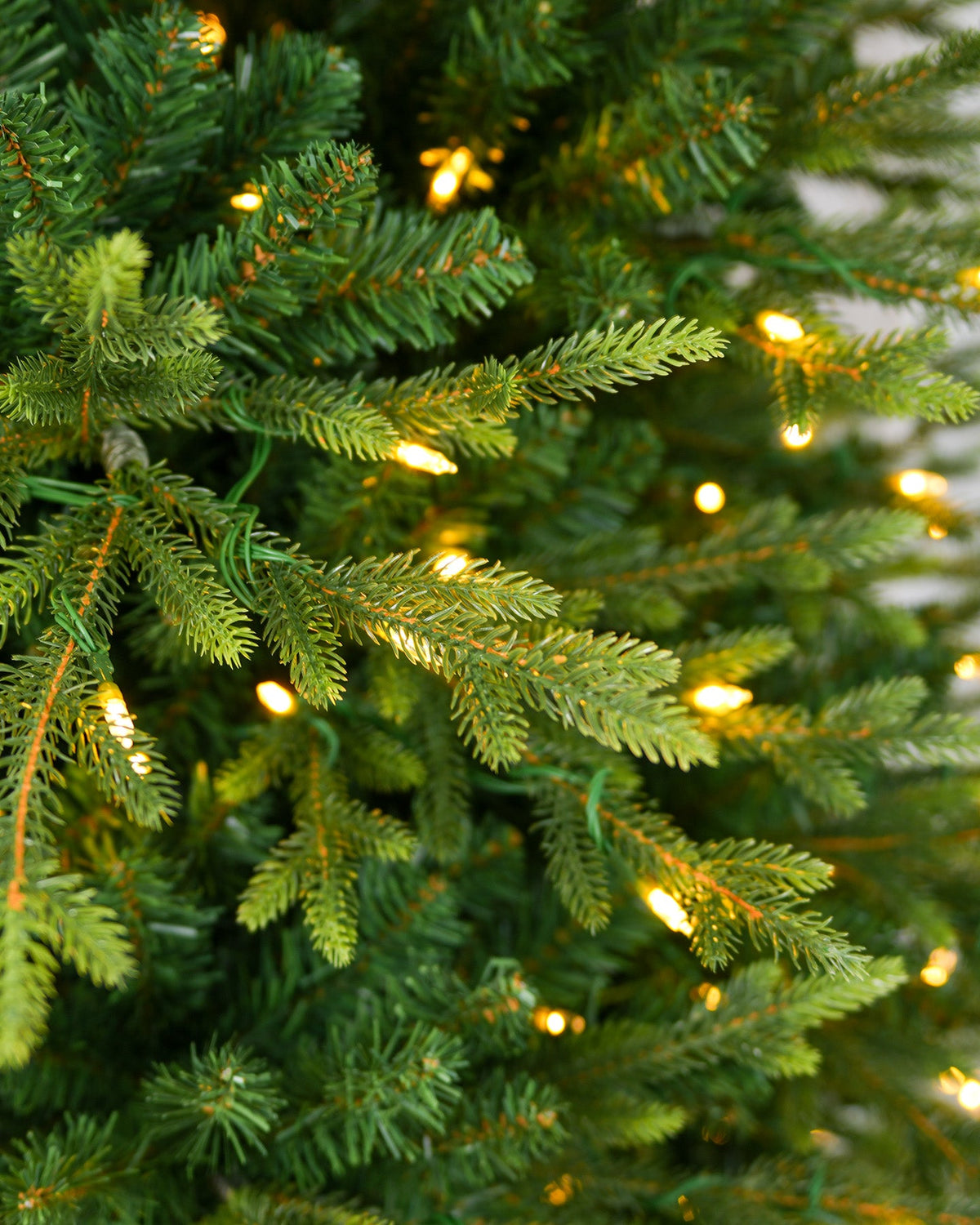 Skovra Classic PE/PVC 12ft voorverlichte kerstboom