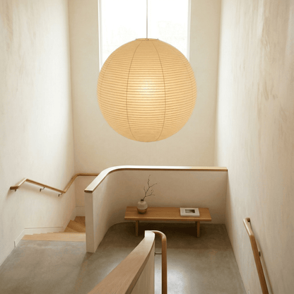 Hanglamp in washipapier in de vorm van een wereldbol